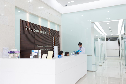 Phòng Khám Da Stamford Skin Centre  nổi tiếng sở hữu đội ngũ bác sĩ giàu kinh nghiệm và chuyên môn cao. Các bác sĩ ở đây từng được học tập và đào tạo tại những trường Đại học nổi tiếng trong và ngoài nước, đã từng điều trị thành công cho hàng ngàn bệnh nhân bị tổ đỉa.