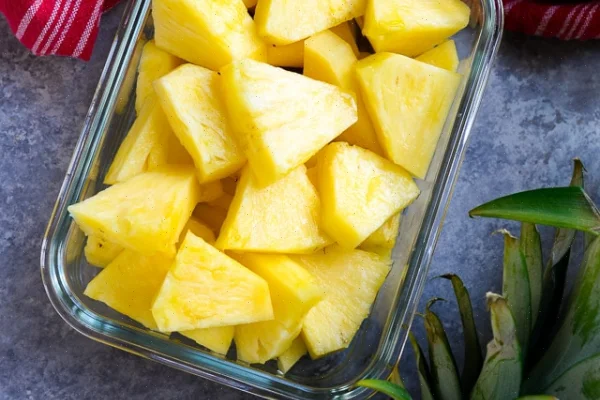 Dứa giàu chất xơ và vitamin